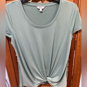 Candie’s Light Green Knotted Top, Size Medium (Jrs)